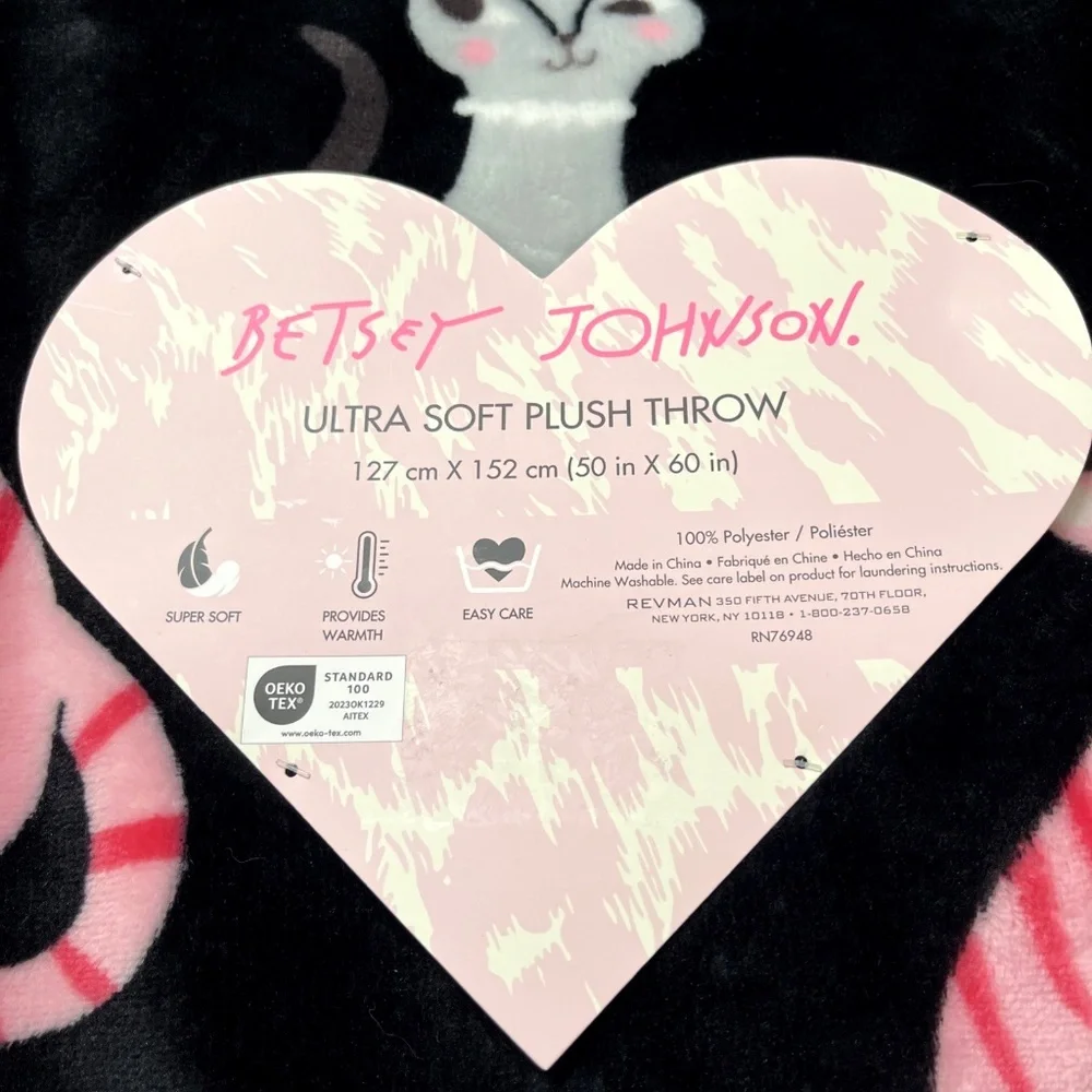 NWT Betsey Johnson Plush Throw Blanket Pink Black Cats 50x60 Ultra Soft Cozy - Picture 6 of 6